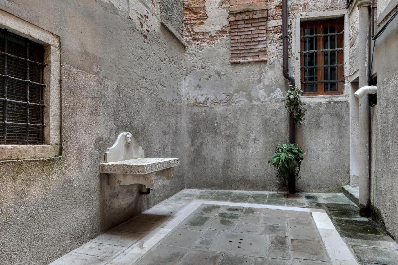 Canal View Suite In Rialto By Wonderful Italy 베니스 외부 사진